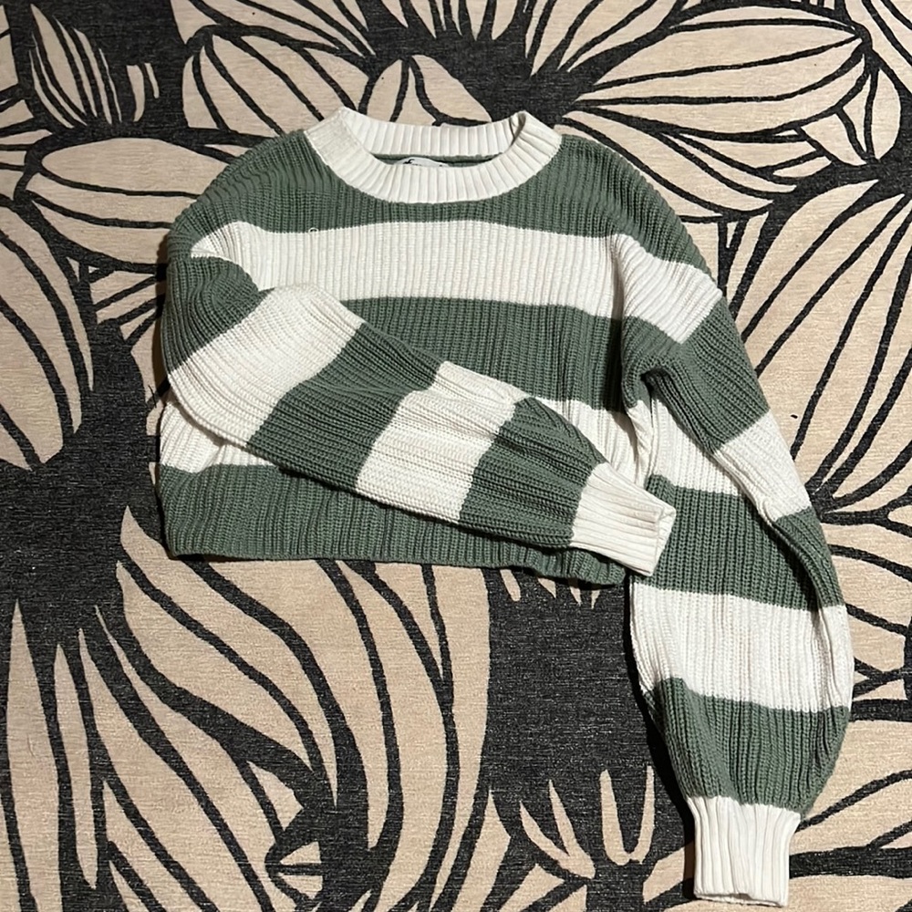 || girls striped Hollister sweater